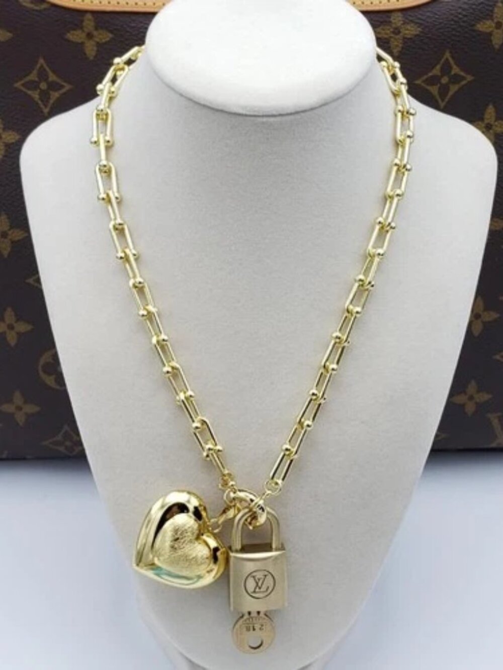 Gold-Plated Necklace with Authentic Louis Vuitton Padlock - Picture 2 of 9